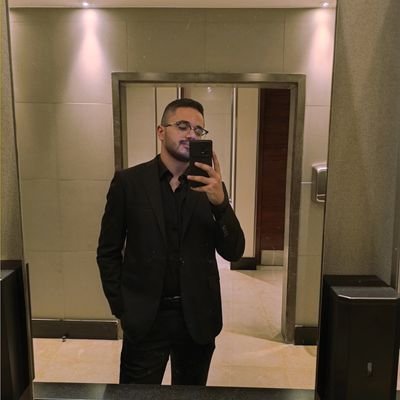 Mazennx's profile picture. Pixel-perfect guy that crafts shapes for living. Ukiyo.