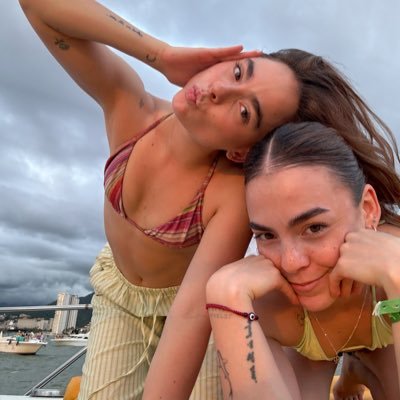 @valeprezt & @re_prez ✨ ✨ ✨ ✨ ✨ ✨ ✨ ✨ “ALM CON ESE VERANO” 👇🏻☀️ ❤️🩹