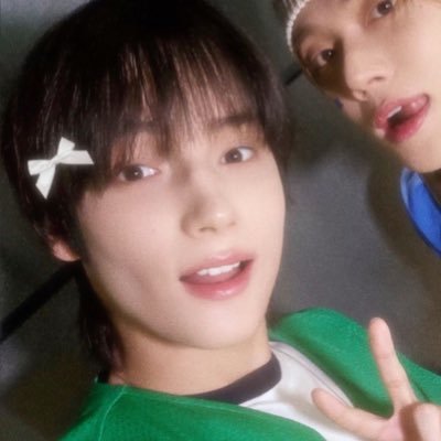 krueningkai's profile picture. rolling with the mf punches 😤😤😤 #ibornfreak #putchobanionmyjeans #2hollisaholic