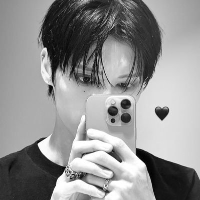 multibunhui's profile picture. She/Her, 30+ kpop stan with almost zero patience.