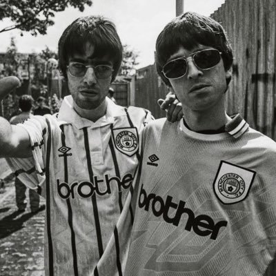 flordominguezs's profile picture. tenía otro twitter en donde me siguió justin y lo borré :p