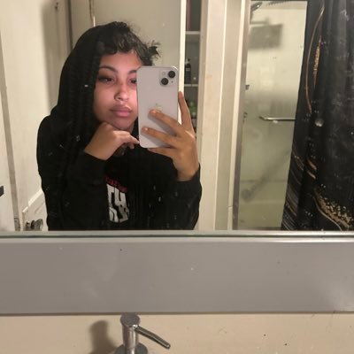 Jennyfrm401's profile picture. 