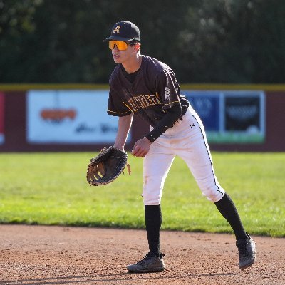 MISSION: HIGH LEVEL COLLEGIATE BASEBALL
Alameda High School 2027 | 3.55 GPA | 5'9 | LHP/1B/OF | Switch Hitter brysonedwards2027@gmail.com @_hfacademy