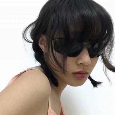 jmCRcH87a55cnKF's profile picture. chasing light with calm soul 🌞☀️🌈