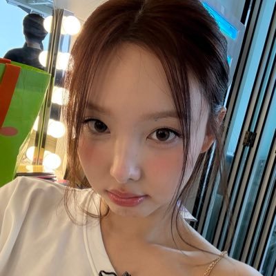 pls go away // stan twice for clear skin //🌫️foggie not froggy 🐸🌁🤍