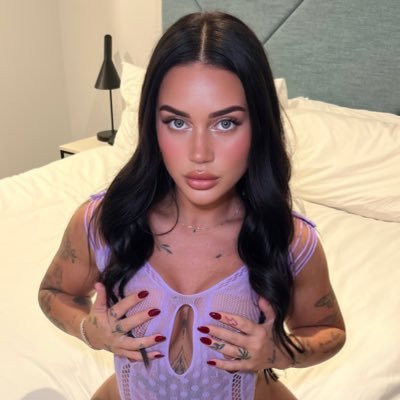 SKY☁️😇| 🇦🇺🌴Aussie girl who is into some weird shyyttt 😳🫣 I know you’re curiousssss 🤭👇
