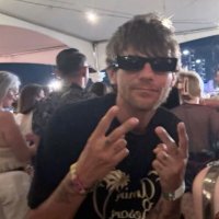 Ri (@holdingontorep) 's Twitter Profile