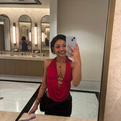 tisokayj's profile picture. tis okay 🤱🏽