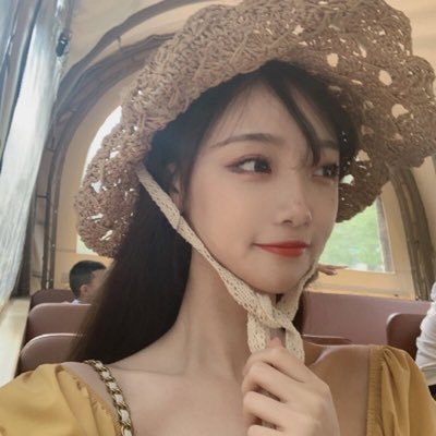 rqTm3eFLmK10Q's profile picture. breathing softly with soft heart 🌻🌈🌊