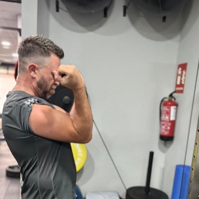 Manu_Torres83's profile picture. Creador de comentarios icónicos. Se dijo de mi que no sabía qué eran los diminutivos. Quien busca lo que no debe encuentra lo que no quiere. IG:Manu_torres1983