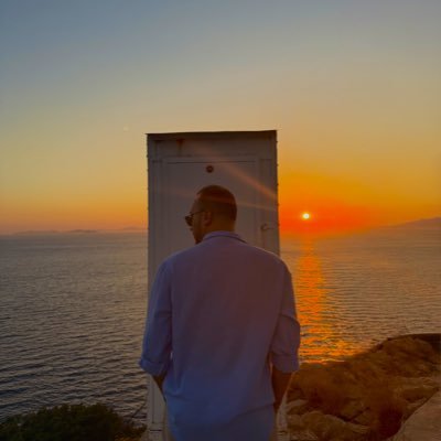 yasargulveren's profile picture. Okur yazar