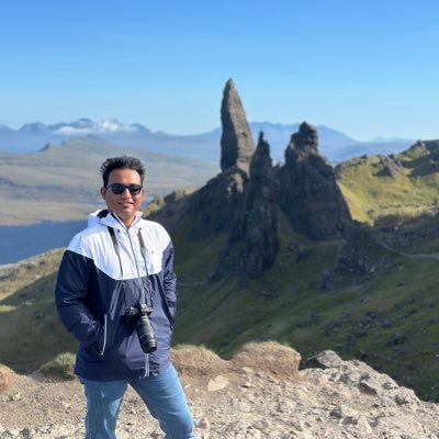 itsswarnabha's profile picture. Jack of quite a lot trades....Sucks in all....
