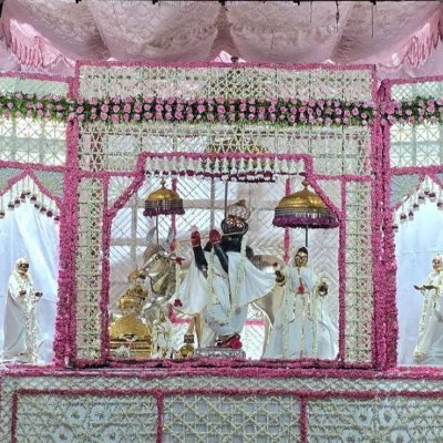 GarimaMeen90554's profile picture. radhe radhe 🙌
परमेश्वर केवल श्रीकृष्ण हैं, उनका स्वरूप सत्-चित्-आनंद से युक्त है।
वे अनादि हैं, सबके आदि हैं – गोविंद – समस्त कारणों के कारण हैं