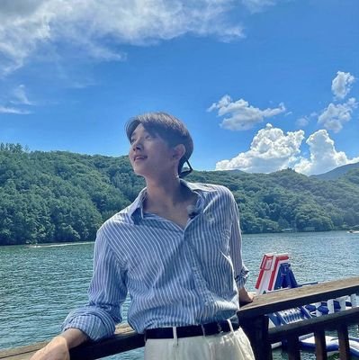 💭🎧🫧☁️ | #seventeen! 𝟑 .ᐟ
---- 영원히 나만의 GOAT ˖ . ݁𝜗𝜚. ݁₊
books, choco &
꒰ joshu_acoustic ꒱