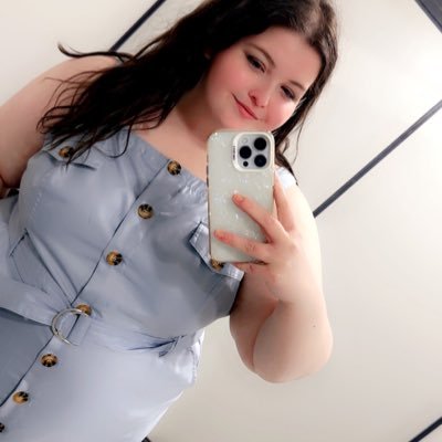reignsliv's profile picture. wwe fan for life 🤍