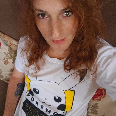 Vomitata da Rapidash in un mondo in bianco e nero per portare colori, amore, calzini spaiati e tuonoshock 🦄🌈