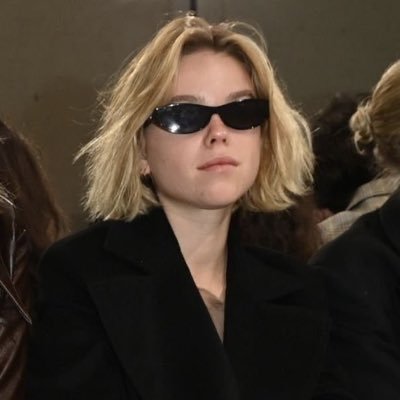 M00NFYRE's profile picture. ⋮ ⌗ ┆twenty-one. infp. she/her. student but simp for tom glynn-carney & milly alcock 24/7.