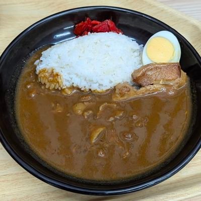 私は料理をするのが大好きで、良いパートナーとキッチンで料理の経験を分かち合うのが大好きです🍴🥩
私も猫が大好きです 🐱 そして犬 🐕そして車 🚗 そして私は旅行が大好きです ✈️🛳️