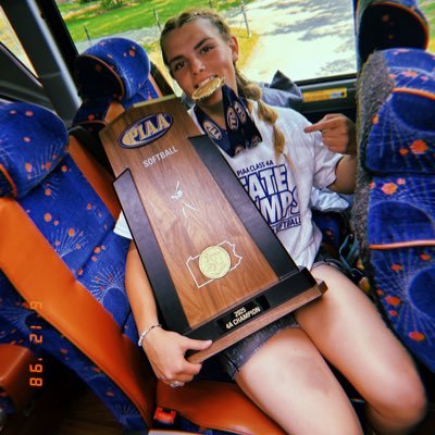 💛🖤 BRYANT UNIVERSITY COMMIT 💛🖤 Rock Gold Waye 18u #23| 2026 | 1st base/ OF |Valley View High school #12| 3.9gpa email: zoie.krupovich@gmail.com