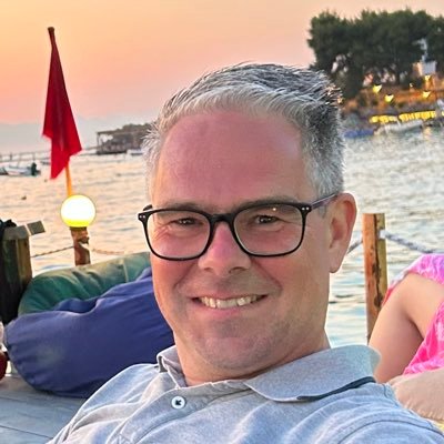 Pleun's papa | Marsha's vriend | Ondernemend | Energiek | Commercieel | Netwerker | Verbinder | Willem II | Tilbofiel | Reizen | Lezen | Cultuursnuiver