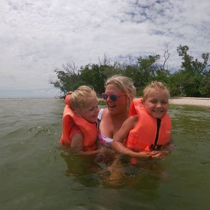 Parker's Pretties Reps 💁♀ Hodling🚀 Travel 🌎
⚓️Deer Creek Marina 39.62°N 83.25°W | Lake Life 🏞
⚓️Port Sanibel Marina 26.49°N 81.99°W | Beach Life 🏝