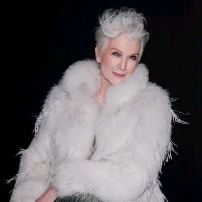 Bestselling International Author of A Woman Makes A Plan📖 Doctor of Dietetics🧑🏻🎓Supermodel😉💃🏻 #ItsGreatToBe76 Manager: anna@mayemusk.com