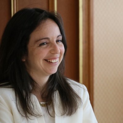 Haut Fonctionnaire, expérience de #dirigeante en administration et dans un grand groupe public, spécialisée en #transformation des organisations