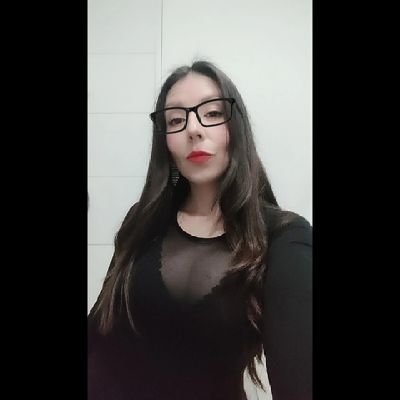 Fotógrafa amateur, autodidacta en la pintura, eterna neófita en las Ars Magicae, aficionada en la lectura y el cine, BDSM/SWITCH ⛓️