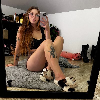 if I like ur post dm me and i can send u meme 😁
🌸19 & figuring it out :)
🍓 life’s a blur, I’m vibing
🌞 soft chaos always