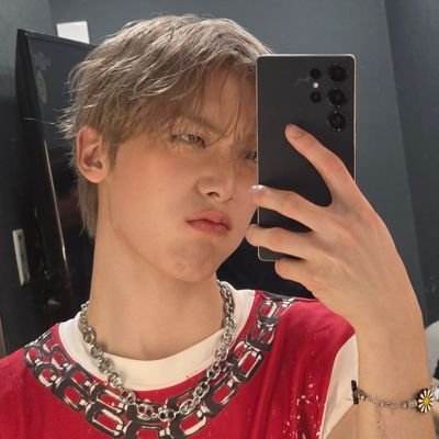 BTRFLYEFFCT's profile picture. you always have my back rolling up the darkness like a star --dear my universe--