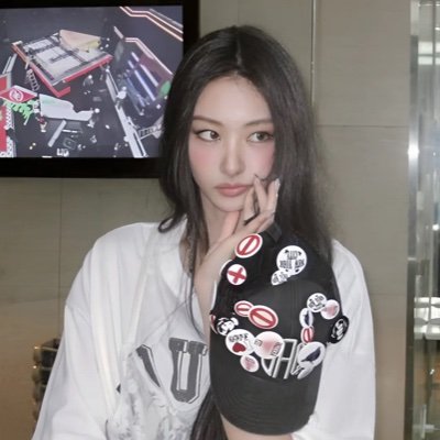 purring through the night in Prada with meovv that’s heard worldwide, watch me dominate?!