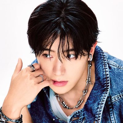 dubi_lubi's profile picture. 22 and i want a loona and phoebe comeback