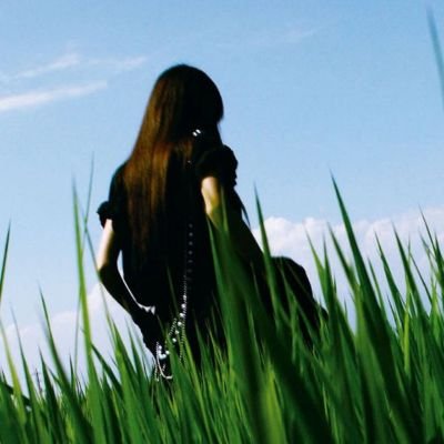 philosophe à mi-temps, sociologue au chômage 🚬 | j'ai des liens de parentés avec la fourmi baluchon 🐜 | I'm not a prodigy I'm a product of prophecy 🔮