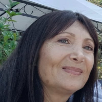 Cinzia232's profile picture. Una persona forte sa come mantenere in ordine la sua vita.Anche con le lacrime negli occhi,si aggiusta per dire con un sorriso,sto bene 🦋. No DM