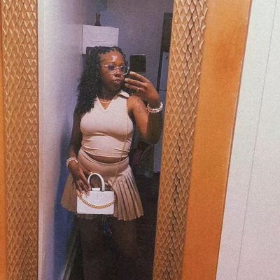 27 🦋 | Still the same girl w/ the same name , just a different mindset & a new growth game 🧘🏽♀️🌿 |