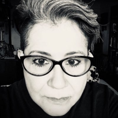 Mujer solidaria, apasionada de la vida y feliz de ser quien soy: madre, hija, fotógrafa, bióloga, amiga, compañera y Puma-UNAM de corazón