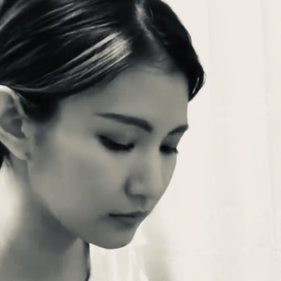 画家。画材は日本画。 グッズ&ドローイング販売→ https://t.co/wNSColAtjh 小説→ https://t.co/s7Xy7vzeHiお仕事のご依頼→andoshizuka.art@gmail.com