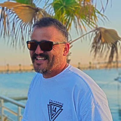 Viiskhy's profile picture. 🦅 Kartal gibi yüksekten uçarım, Beşiktaş düşmanlarına çatarım