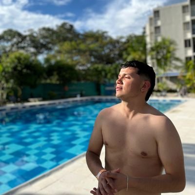 Alejand41062178's profile picture. 