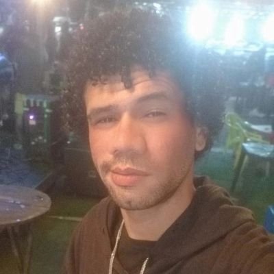 Sou muito extrovertido adoro fazer novas amizaded e bom pra vida!! 😊😍😜