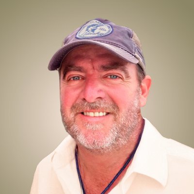 Mentor de personas, profesionales y organizaciones.
Acompaño a emprendedores a convertirse en empresarios, y a empresarios a convertirse en emprendedores.