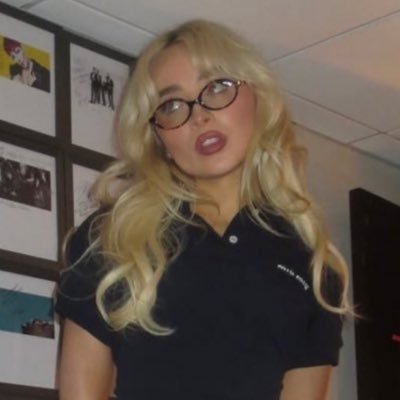 A 💋 Profile