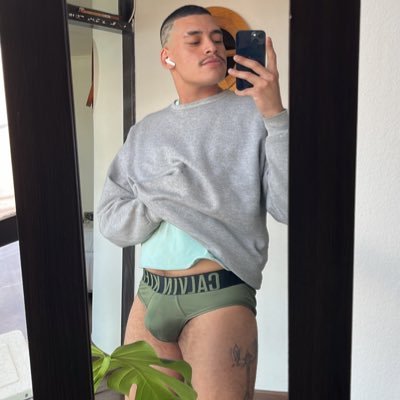 Chilean kinky boy 🇨🇱 | Big dick energy, trained mouth 💦 | Breeder who loves to get bred. Versatile and ready for all your dirty desires.