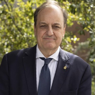 Promoviendo estas conversaciones como Vicerrector de Comunicaciones UC. Autor de #Hiperconectados: https://t.co/Hd0DkJ7wB9. Profesor @fcomuc.
