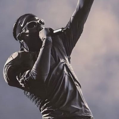 hux041's profile picture. Un poco de perfil en el tweet. 
Amo la historia, el arte y tu airfrier. SQUAAAAAAAAAAAAAADDDDDDD