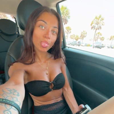 bopsleakss's profile picture. Follow me if you want me to dm you her album😈