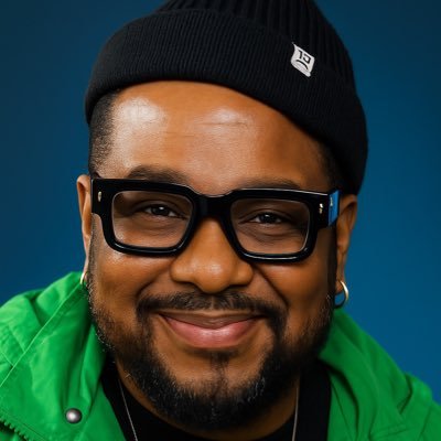 Eu s𝗼𝘂 𝗼 Músico e 𝗣𝗿𝗼𝗱𝘂𝘁𝗼𝗿 Cultural 🎶 Meus conteúdos são sobre: Música 🎵 / Fé 🙏🏾 / Negritude ✊🏾 CEO da @soteroprodutora