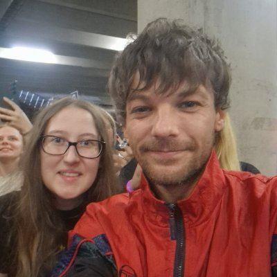 #LOUIS: You’re unbelievable & Bless you darling, there you go love, thanks a lot || MET ZOUIS???? 3/5 know I exist || she/her, 26 || fan account || 🇵🇱 in 🇸🇰