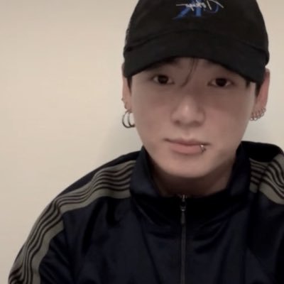 rightperson_bts's profile picture. 