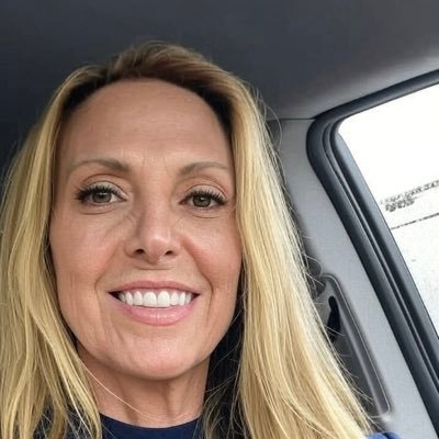 Official personal assistant to ELON MUSK dedicated to combating fake news and impersonation.
